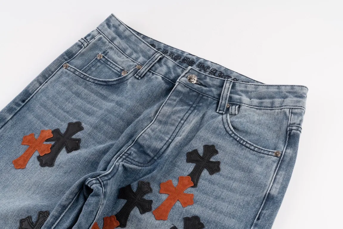 P250 Chrome Hearts Chrome Hearts city-limited flame black, red and white leather jeans need to be washed after the finished product is disassembled and hand-made with sheepskin cross leather and then spliced ​​together to complete. The whole piece has too many craftsmanship to explain. The cabinet price is 16W+, the patchwork is decorated with cross flowers, and the high-waisted washed jeans! ! Absolutely high-end luxury products, 8W+ level god-level single products, super popular products, made with top heavy industry, a magic weapon that cannot be missed. About Kroxin This is an extremely luxurious fashion brand, which can also be called the aristocrats of the high street. It has always been an exclusive brand for some hipsters or the rich second generation. Compared with ordinary high streets, it is more luxurious and noble. Compared with luxury brands, it has a more fashionable personality and has always been a brand that I have a special liking for. Style number: 1849 Color: blue Size: 28 30 32 34 36 28 Waist 86 Hips 100 Length 102 30 Waist 90 Hips 104 Length 104 32 Waist 94 Hips 108 Length 106 34 Waist 98 Hips 112 Length 110 36 Waist 102 Hips 116 Pants length 112